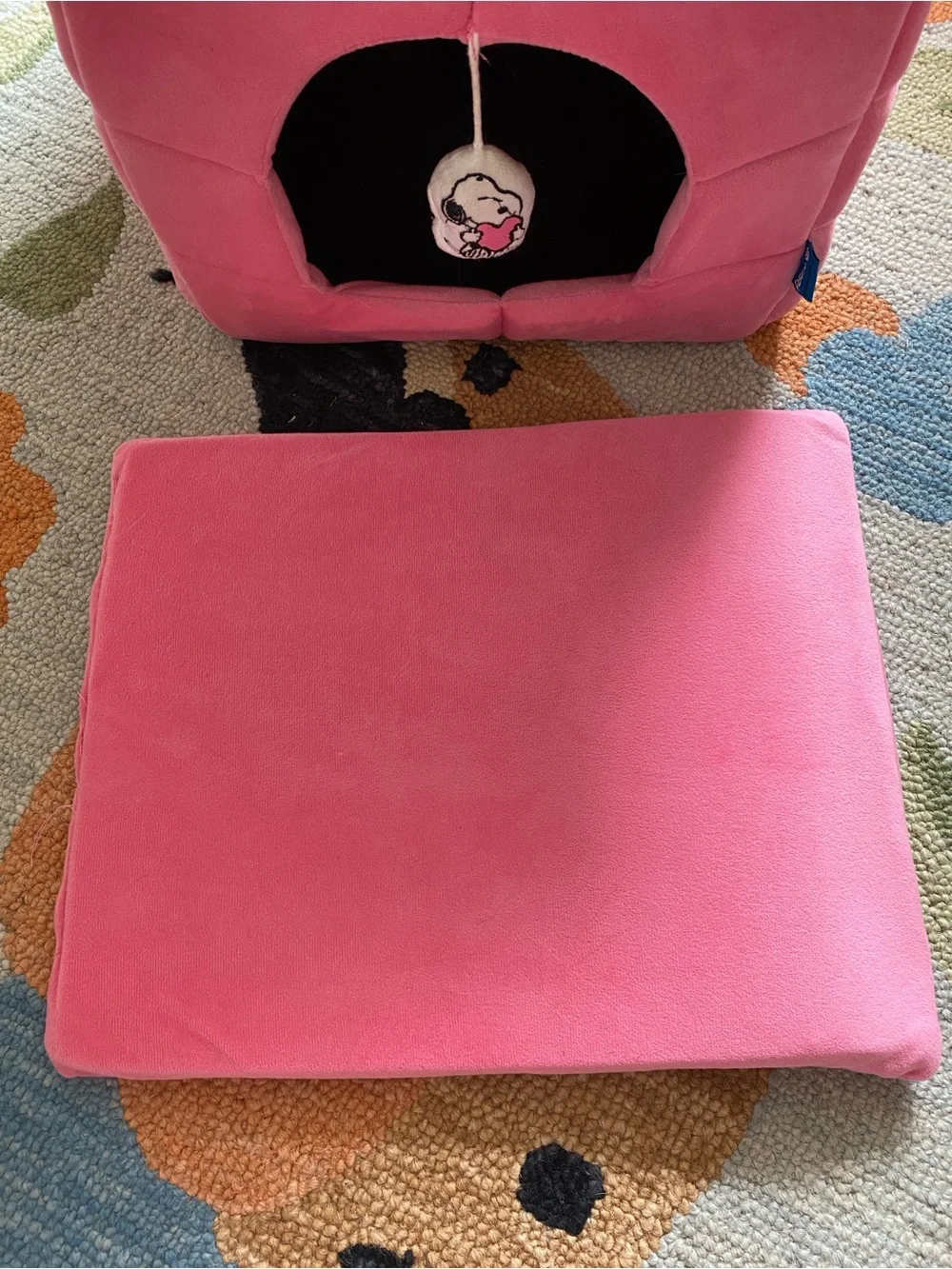 Berkshire Home Company - Peanuts® Snoopy Doghouse Pet Bed